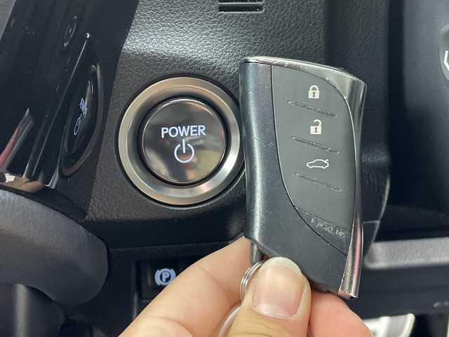 レクサス ＥＳ 300h Fスポーツ 群馬県 2022(令4)年 9.5万km ホワイトノーヴァガラスフレーク ムーンルーフ　純正ナビ　フルセグＴＶ　バックカメラ　ドラレコ　ビルトインＥＴＣ２．０　電動リアサンシェード　シートヒーター　シートベンチレーション　レザーシート　ＡＢＳ　ＬＴＡ　パドルシフト　禁煙車