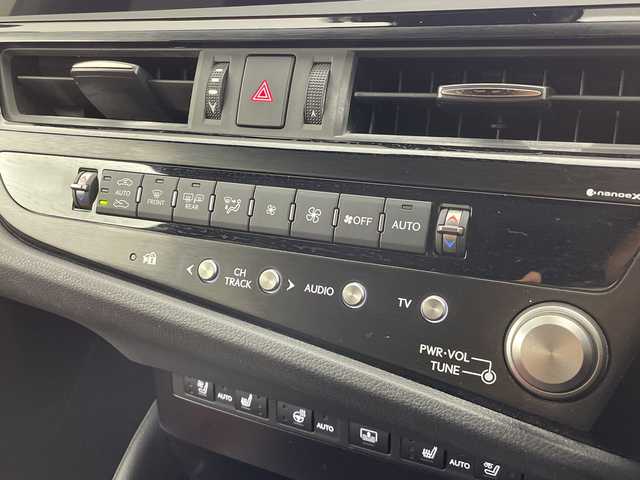 レクサス ＥＳ 300h Fスポーツ 群馬県 2022(令4)年 9.5万km ホワイトノーヴァガラスフレーク ムーンルーフ　純正ナビ　フルセグＴＶ　バックカメラ　ドラレコ　ビルトインＥＴＣ２．０　電動リアサンシェード　シートヒーター　シートベンチレーション　レザーシート　ＡＢＳ　ＬＴＡ　パドルシフト　禁煙車