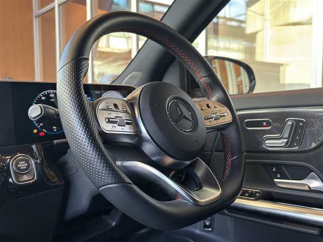 メルセデス・ベンツ ＧＬＡ２００ｄ 4マチック AMGライン 宮城県 2020(令2)年 1.3万km コスモスブラック レーダーセーフティＰＫＧ　/ナビゲーションＰＫＧ　/３６０°カメラ　/ハーフレザー(黒)　/シートヒーター　/パワーシート　/ＬＥＤヘッドライト　/キーレスゴー　/パワーバックドア　/純正１９インチＡＷ　/アンビエントライト