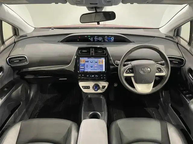 トヨタ プリウス S ツーリングセレクション 愛知県 2017(平29)年 3.1万km エモーショナルレッド ＢＩＧＸ９インチＳＤナビ　/（フルセグTV/CD・DVD再生/SD/Bluetooth・USB)/トヨタセーフティセンス　/　　-プリクラッシュセーフティ　/　　-オートマチックハイビーム　/　　-車線逸脱警報/　　-レーダクルーズコントロール　/　　-ロードサインアシスト/先行車発進お知らせ/シートヒーター　/ＥＴＣ　/ＬＥＤヘッドライト　/バックカメラ　/純正フロアマット/プッシュスタート/　　-スマートキー