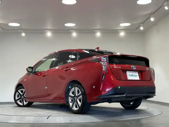 トヨタ プリウス S ツーリングセレクション 愛知県 2017(平29)年 3.1万km エモーショナルレッド ＢＩＧＸ９インチＳＤナビ　/（フルセグTV/CD・DVD再生/SD/Bluetooth・USB)/トヨタセーフティセンス　/　　-プリクラッシュセーフティ　/　　-オートマチックハイビーム　/　　-車線逸脱警報/　　-レーダクルーズコントロール　/　　-ロードサインアシスト/先行車発進お知らせ/シートヒーター　/ＥＴＣ　/ＬＥＤヘッドライト　/バックカメラ　/純正フロアマット/プッシュスタート/　　-スマートキー