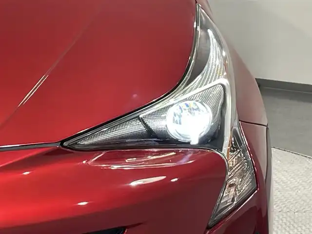 トヨタ プリウス S ツーリングセレクション 愛知県 2017(平29)年 3.1万km エモーショナルレッド ＢＩＧＸ９インチＳＤナビ　/（フルセグTV/CD・DVD再生/SD/Bluetooth・USB)/トヨタセーフティセンス　/　　-プリクラッシュセーフティ　/　　-オートマチックハイビーム　/　　-車線逸脱警報/　　-レーダクルーズコントロール　/　　-ロードサインアシスト/先行車発進お知らせ/シートヒーター　/ＥＴＣ　/ＬＥＤヘッドライト　/バックカメラ　/純正フロアマット/プッシュスタート/　　-スマートキー