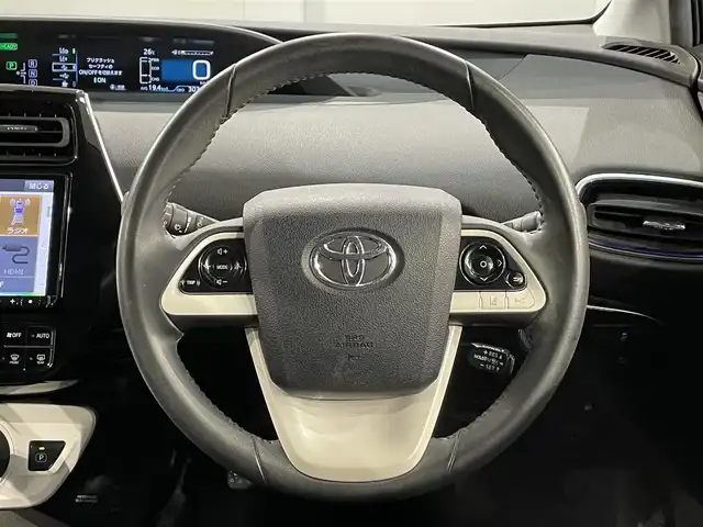 トヨタ プリウス S ツーリングセレクション 愛知県 2017(平29)年 3.1万km エモーショナルレッド ＢＩＧＸ９インチＳＤナビ　/（フルセグTV/CD・DVD再生/SD/Bluetooth・USB)/トヨタセーフティセンス　/　　-プリクラッシュセーフティ　/　　-オートマチックハイビーム　/　　-車線逸脱警報/　　-レーダクルーズコントロール　/　　-ロードサインアシスト/先行車発進お知らせ/シートヒーター　/ＥＴＣ　/ＬＥＤヘッドライト　/バックカメラ　/純正フロアマット/プッシュスタート/　　-スマートキー