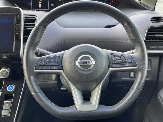 日産 セレナ e－パワー ハイウェイスター V 島根県 2020(令2)年 7万km ダイヤモンドブラック プロパイロット /純正10インチナビ/CD/DVD/Blu-ray/DTV/Bluetooth/アラウンドビューモニター/両側パワースライドドア/純正フリップダウンモニター/LEDオートライト/オートハイビーム/ドライブレコーダー /ビルトインETC/コーナーセンサー /BSM/後席エアコン/ステアリングスイッチ/スマートキー/スペアキー /プッシュスタート/純正フロアマット/ドアバイザー