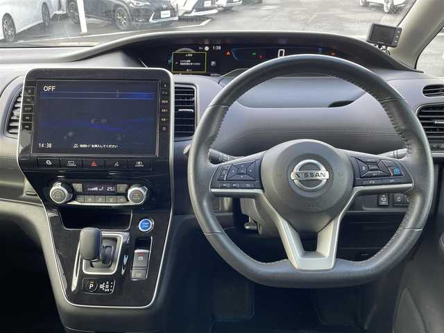 日産 セレナ e－パワー ハイウェイスター V 島根県 2020(令2)年 7万km ダイヤモンドブラック プロパイロット /純正10インチナビ/CD/DVD/Blu-ray/DTV/Bluetooth/アラウンドビューモニター/両側パワースライドドア/純正フリップダウンモニター/LEDオートライト/オートハイビーム/ドライブレコーダー /ビルトインETC/コーナーセンサー /BSM/後席エアコン/ステアリングスイッチ/スマートキー/スペアキー /プッシュスタート/純正フロアマット/ドアバイザー