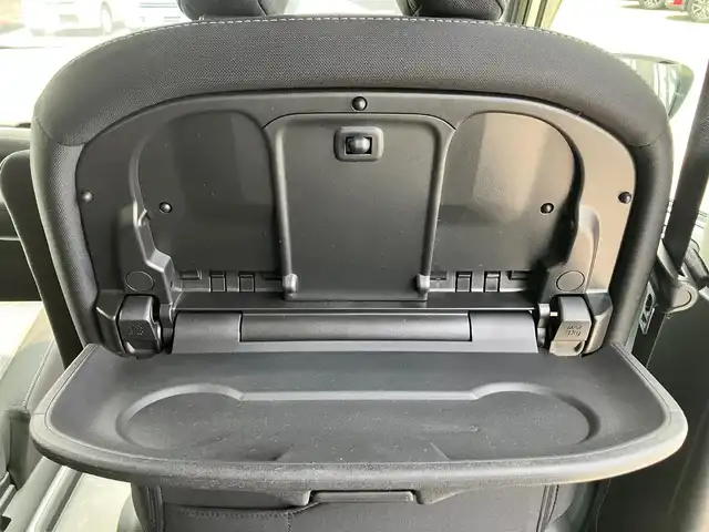日産 セレナ e－パワー ハイウェイスター V 静岡県 2020(令2)年 3万km ブリリアントホワイトパール 2トーン エンジンスタートボタン/保証書/記録簿/パワーステアリング/パワーウィンドウ/アイドリングストップ/スマートキー/スペアキー１本/Wオートエアコン/クルーズコントロール/フリップダウンモニター/USB入力端子/純正ETC/純正ナビ（CD/DVD/BT/フルセグ）/全方位カメラ/純正フロアマット/純正アルミホイール/純正ドライブレコーダー前後/三列シート/両側パワースライドドア/ABS/横滑り防止装置/コーナーセンサー前後/オートライト/LEDヘッドライト/Wプラスサイドエアバック/衝突軽減システム