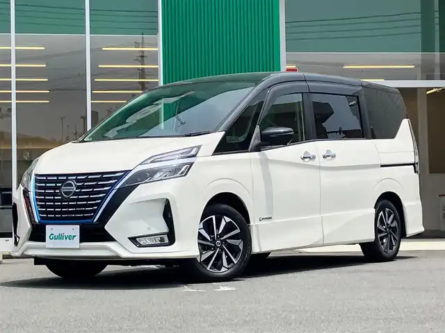 日産 セレナ e－パワー ハイウェイスター V 静岡県 2020(令2)年 3万km ブリリアントホワイトパール 2トーン エンジンスタートボタン/保証書/記録簿/パワーステアリング/パワーウィンドウ/アイドリングストップ/スマートキー/スペアキー１本/Wオートエアコン/クルーズコントロール/フリップダウンモニター/USB入力端子/純正ETC/純正ナビ（CD/DVD/BT/フルセグ）/全方位カメラ/純正フロアマット/純正アルミホイール/純正ドライブレコーダー前後/三列シート/両側パワースライドドア/ABS/横滑り防止装置/コーナーセンサー前後/オートライト/LEDヘッドライト/Wプラスサイドエアバック/衝突軽減システム