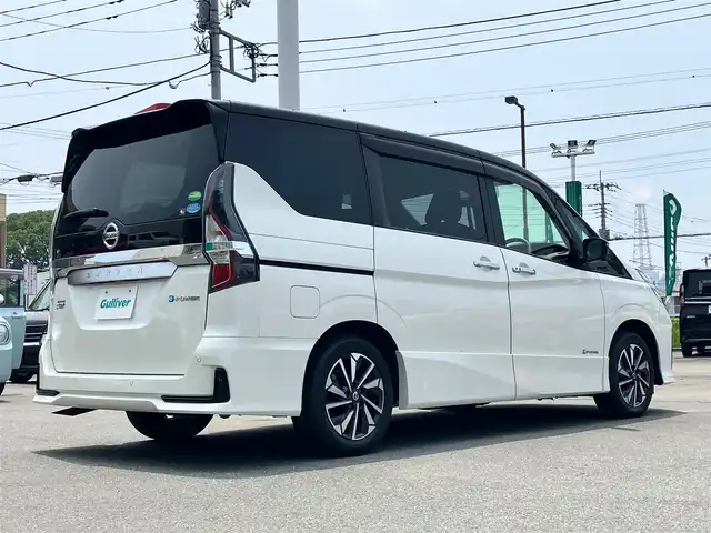 日産 セレナ e－パワー ハイウェイスター V 静岡県 2020(令2)年 3万km ブリリアントホワイトパール 2トーン エンジンスタートボタン/保証書/記録簿/パワーステアリング/パワーウィンドウ/アイドリングストップ/スマートキー/スペアキー１本/Wオートエアコン/クルーズコントロール/フリップダウンモニター/USB入力端子/純正ETC/純正ナビ（CD/DVD/BT/フルセグ）/全方位カメラ/純正フロアマット/純正アルミホイール/純正ドライブレコーダー前後/三列シート/両側パワースライドドア/ABS/横滑り防止装置/コーナーセンサー前後/オートライト/LEDヘッドライト/Wプラスサイドエアバック/衝突軽減システム