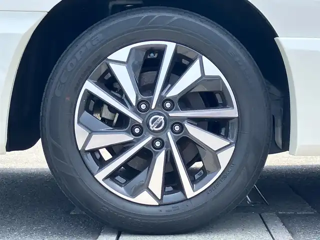 日産 セレナ e－パワー ハイウェイスター V 静岡県 2020(令2)年 3万km ブリリアントホワイトパール 2トーン エンジンスタートボタン/保証書/記録簿/パワーステアリング/パワーウィンドウ/アイドリングストップ/スマートキー/スペアキー１本/Wオートエアコン/クルーズコントロール/フリップダウンモニター/USB入力端子/純正ETC/純正ナビ（CD/DVD/BT/フルセグ）/全方位カメラ/純正フロアマット/純正アルミホイール/純正ドライブレコーダー前後/三列シート/両側パワースライドドア/ABS/横滑り防止装置/コーナーセンサー前後/オートライト/LEDヘッドライト/Wプラスサイドエアバック/衝突軽減システム