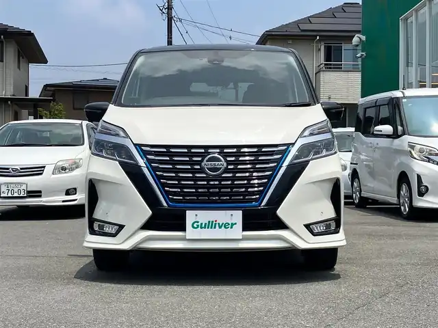 日産 セレナ e－パワー ハイウェイスター V 静岡県 2020(令2)年 3万km ブリリアントホワイトパール 2トーン エンジンスタートボタン/保証書/記録簿/パワーステアリング/パワーウィンドウ/アイドリングストップ/スマートキー/スペアキー１本/Wオートエアコン/クルーズコントロール/フリップダウンモニター/USB入力端子/純正ETC/純正ナビ（CD/DVD/BT/フルセグ）/全方位カメラ/純正フロアマット/純正アルミホイール/純正ドライブレコーダー前後/三列シート/両側パワースライドドア/ABS/横滑り防止装置/コーナーセンサー前後/オートライト/LEDヘッドライト/Wプラスサイドエアバック/衝突軽減システム