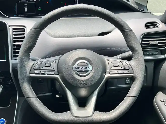 日産 セレナ e－パワー ハイウェイスター V 静岡県 2020(令2)年 3万km ブリリアントホワイトパール 2トーン エンジンスタートボタン/保証書/記録簿/パワーステアリング/パワーウィンドウ/アイドリングストップ/スマートキー/スペアキー１本/Wオートエアコン/クルーズコントロール/フリップダウンモニター/USB入力端子/純正ETC/純正ナビ（CD/DVD/BT/フルセグ）/全方位カメラ/純正フロアマット/純正アルミホイール/純正ドライブレコーダー前後/三列シート/両側パワースライドドア/ABS/横滑り防止装置/コーナーセンサー前後/オートライト/LEDヘッドライト/Wプラスサイドエアバック/衝突軽減システム