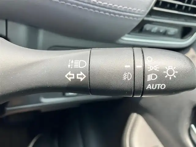 日産 セレナ e－パワー ハイウェイスター V 静岡県 2020(令2)年 3万km ブリリアントホワイトパール 2トーン エンジンスタートボタン/保証書/記録簿/パワーステアリング/パワーウィンドウ/アイドリングストップ/スマートキー/スペアキー１本/Wオートエアコン/クルーズコントロール/フリップダウンモニター/USB入力端子/純正ETC/純正ナビ（CD/DVD/BT/フルセグ）/全方位カメラ/純正フロアマット/純正アルミホイール/純正ドライブレコーダー前後/三列シート/両側パワースライドドア/ABS/横滑り防止装置/コーナーセンサー前後/オートライト/LEDヘッドライト/Wプラスサイドエアバック/衝突軽減システム