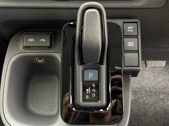 トヨタ シエンタ ハイブリッド Z 鹿児島県 2025(令7)年 0.1万km未満 プラチナホワイトパールマイカ Toyota Safety Sense P/10.5型ディスプレィオーディオ/パノラミックビューモニター/両側電動スライドドア/レーダークルーズコントロール/ビルトインETC2.0/ドライブレコーダー/ブラインドスポットモニター/コーナーセンサー/LEDヘッドライト/オートライトコントロール/レーンキープアシスト /スマートキー×2/エンジンプッシュスタート/ウインカーミラー/保証書