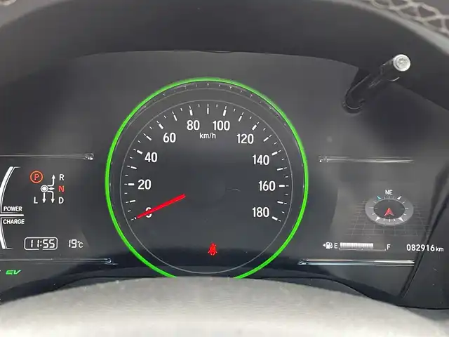 ホンダ ヴェゼル ハイブリッド RS ホンダセンシング 佐賀県 2016(平28)年 8.3万km クリスタルブラックパール ホンダセンシング/　衝突軽減ブレーキ/　アダプティブクルーズコントロール/　先行車発進お知らせ機能/　路外逸脱抑制システム/　レーンキープアシストシステム/　リアクティブフォースペダル/　標識認識機能/純正メモリナビ/　CD　DVD　USB　HDMI　BT/バックカメラ/ドライブレコーダー/ビルトインETC/電子パーキング/ブレーキホールド機能/D＋N席シートヒーター/革巻きステアリング/ステアリングリモコン/純正18インチアルミホイール/純正LEDヘッドライト/ウィンカーミラー/ドアバイザ―/プッシュスタート