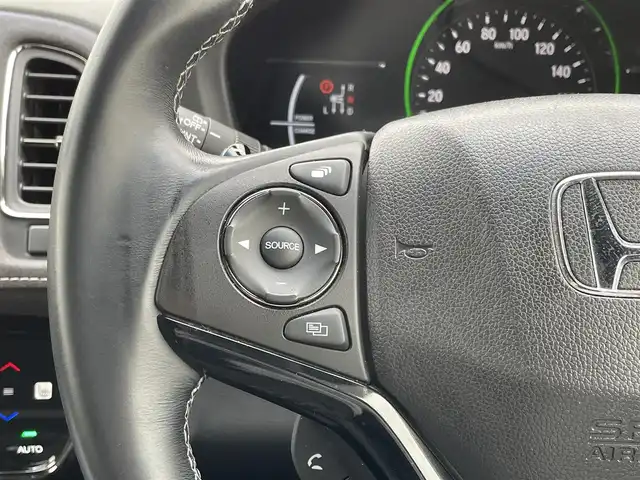 ホンダ ヴェゼル ハイブリッド RS ホンダセンシング 佐賀県 2016(平28)年 8.3万km クリスタルブラックパール ホンダセンシング/　衝突軽減ブレーキ/　アダプティブクルーズコントロール/　先行車発進お知らせ機能/　路外逸脱抑制システム/　レーンキープアシストシステム/　リアクティブフォースペダル/　標識認識機能/純正メモリナビ/　CD　DVD　USB　HDMI　BT/バックカメラ/ドライブレコーダー/ビルトインETC/電子パーキング/ブレーキホールド機能/D＋N席シートヒーター/革巻きステアリング/ステアリングリモコン/純正18インチアルミホイール/純正LEDヘッドライト/ウィンカーミラー/ドアバイザ―/プッシュスタート