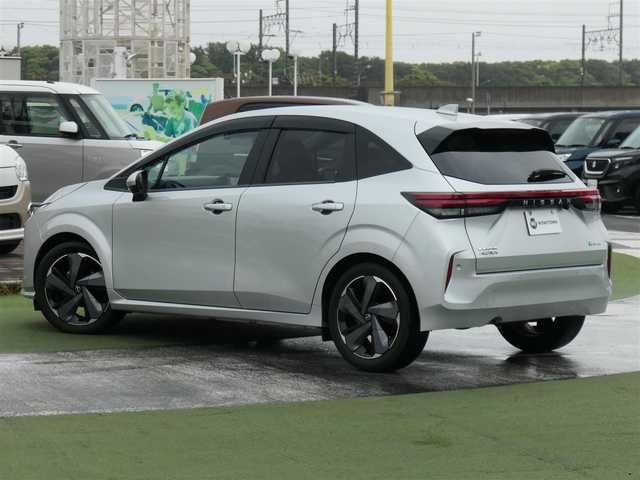 日産 オーラ G レザーエディション 鹿児島県 2022(令4)年 2.4万km ブリリアントシルバー エマージェンシーブレーキ/アイドリングストップ/インテリジェントルームミラー/9インチ純正メモリーナビ/地デジTV/【Bluetooth接続】/アラウンドビューモニター/ドライブレコーダー（DH5-D）/革巻きステアリング/ステアリングスイッチ/ETC/LEDヘッドライト/フォグライト/ウインカーミラー/コーナーセンサー/純正17インチアルミホイル/サイド/カーテンエアバッグ/インテリジェントキー