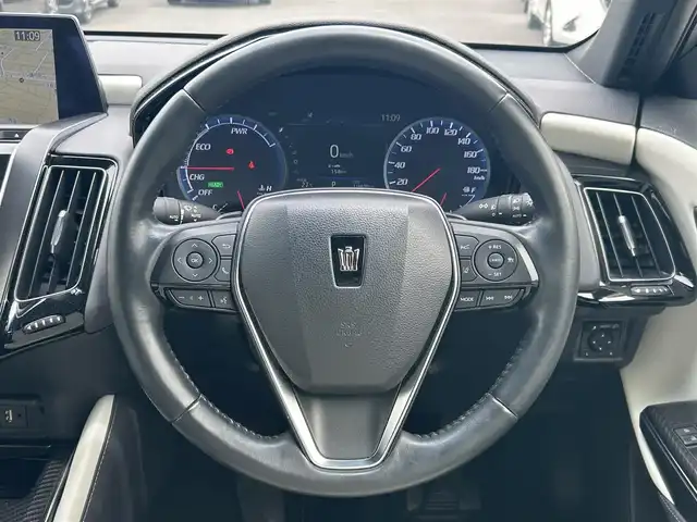 トヨタ クラウン ハイブリッド RS アドバンス 静岡県 2018(平30)年 11.7万km ホワイトパールクリスタルシャイン 純正ナビ/　フルセグTV/　Bluetooth/　CD/   DVD/　USB/　AUX/　AM/　FM/全方位カメラ/レーダークルーズコントロール/サンルーフ/デジタルインナーミラー/BSM（ブラインドスポットモニター）/HUD（ヘッドアップディスプレイ）/前席パワーシート/運転席シートメモリー/前席シートヒーター/前席エアシート/ステアリングヒーター/レザーシート/前後ドライブレコーダー/電動パーキングブレーキ/オートホールド/パーキングアシスト/ビルトインETC2.0/純正18インチアルミホイール/プッシュスタート/スマートキー/スペアキー/パワーステアリング/パワーウィンドウ/プリクラッシュ セーフティ/横滑り防止装置/前後コーナーセンサー/レーンキープアシスト/盗難防止装置/オートライト/オートマチックハイビーム/LEDヘッドライト/純正フロアマット/保証書/取扱説明書