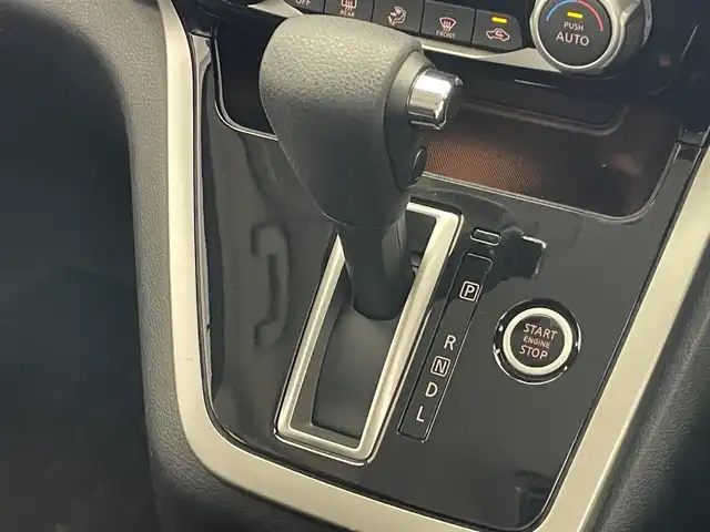 日産 セレナ ハイウェイスター 愛知県 2017(平29)年 6.2万km アズライトブルー アルパイン９型ナビ　フルセグＴＶ　ＵＳＢ　１０．１型後席モニター　バックカメラ　快適パック　ハンズフリー両側パワスラ　前後ドラレコ　ＥＴＣ　クルーズコントロール　ＬＥＤオートライト　フォグランプ　エマージェンシーブレーキ　衝突軽減　車線逸脱　禁煙