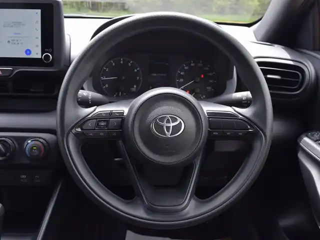 トヨタ ヤリス X 兵庫県 2024(令6)年 0.1万km 赤 フルセグTV/バックカメラ/ディスプレイオーディオ/ETC/ドライブレコーダー/ドアバイザー/トヨタセーフティセンス/ステアリングリモコン/スマートキー/プッシュスタート/クリアランスソナー/レーンキープアシスト/オートライト