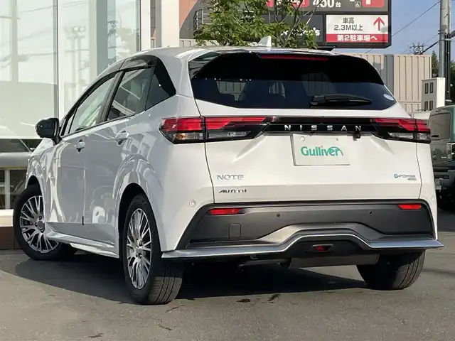 日産 ノート オーテック FOUR 道央・札幌 2021(令3)年 5万km ピュアホワイトパール ・４WD/・衝突軽減ブレーキ/・プロパイロット/・純正ディスプレイオーディオ/　BT＆USB＆HDMI＆TV/・全方位カメラ/・バックカメラ/・シートヒーター/・ステアリングヒーター/・ブラインドスポットモニター/・置くだけ充電/・ビルトインETC/・オートエアコン/・オートライト/・オートリトラミラー/・社外レーダー/・前方ドライブレコーダー/・プッシュスタート/・スマートキー/・デジタルインナーミラー/・純正フロアマット/・ドアバイザー/・ウィンカーミラー/・フォグライト/・スペアキー