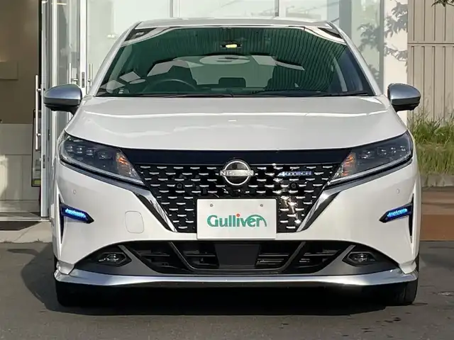 日産 ノート オーテック FOUR 道央・札幌 2021(令3)年 5万km ピュアホワイトパール ・４WD/・衝突軽減ブレーキ/・プロパイロット/・純正ディスプレイオーディオ/　BT＆USB＆HDMI＆TV/・全方位カメラ/・バックカメラ/・シートヒーター/・ステアリングヒーター/・ブラインドスポットモニター/・置くだけ充電/・ビルトインETC/・オートエアコン/・オートライト/・オートリトラミラー/・社外レーダー/・前方ドライブレコーダー/・プッシュスタート/・スマートキー/・デジタルインナーミラー/・純正フロアマット/・ドアバイザー/・ウィンカーミラー/・フォグライト/・スペアキー