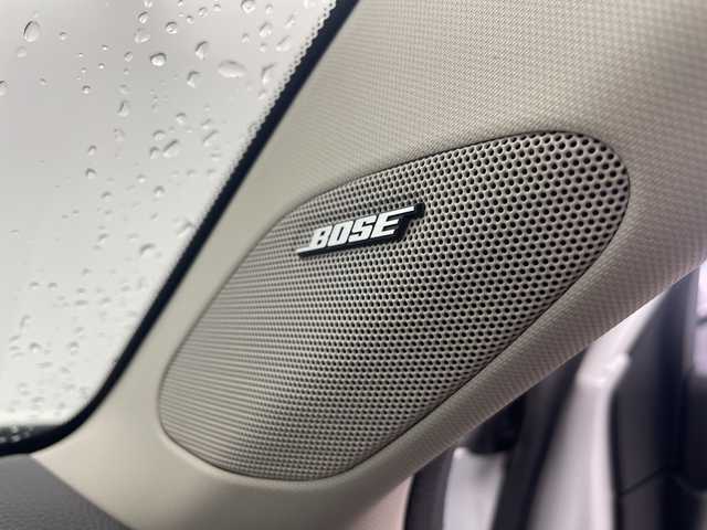 ホンダ ＺＲ－Ｖ ハイブリッド e:HEV Z 三重県 2023(令5)年 2.9万km プラチナホワイトパール Honda SENSING/●衝突軽減ブレーキ（CMBS）/●先行車発進お知らせ機能/●歩行者事故低減ステアリング/●路外逸脱抑制機能/●標識認識機能/●渋滞追従機能付アダプティブクルーズコントロール（ACC）/●車線維持支援システム（LKAS）/●トラフィックジャムアシスト（渋滞運転支援機能）/●ブラインドスポットインフォメーション/●誤発進抑制機能/●後方誤発進抑制機能/●近距離衝突軽減ブレーキ/●パーキングセンサーシステム/●後退出庫サポ―と/●アダプティブドライビングビーム/マルチビューカメラシステム/9型Honda CONNECTディスプレー/・ナビ/フルセグ/BT/スマホ連携/USB/ETC2.0車載器/ワイヤレス充電器/前後ドラレコ（DRH-224SD）/本革シート/D/Nパワーシート/運転席＆助手席シートヒーター/BOSEプレミアムサウンドシステム(12スピーカー)/ハンズフリーアクセスパワーテールゲート(予約クローズ機能付)/18インチアルミホイール(切削＋ベルリナブラック)/注：BSI後退出庫サポートレス
