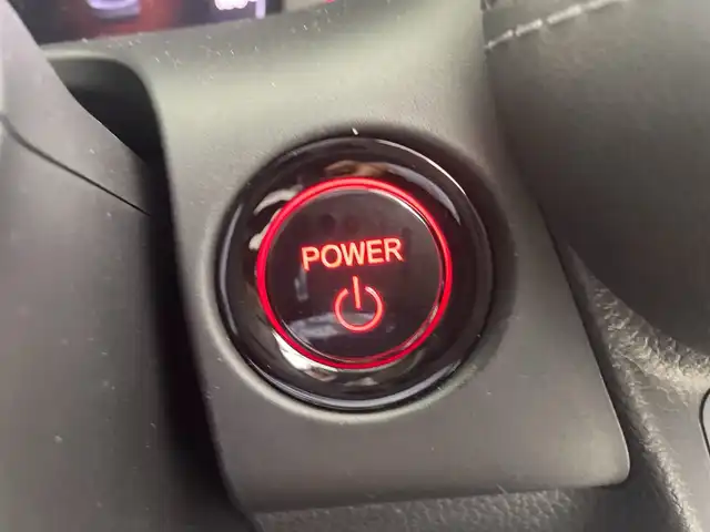 ホンダ ＺＲ－Ｖ ハイブリッド e:HEV Z 三重県 2023(令5)年 2.9万km プラチナホワイトパール Honda SENSING/●衝突軽減ブレーキ（CMBS）/●先行車発進お知らせ機能/●歩行者事故低減ステアリング/●路外逸脱抑制機能/●標識認識機能/●渋滞追従機能付アダプティブクルーズコントロール（ACC）/●車線維持支援システム（LKAS）/●トラフィックジャムアシスト（渋滞運転支援機能）/●ブラインドスポットインフォメーション/●誤発進抑制機能/●後方誤発進抑制機能/●近距離衝突軽減ブレーキ/●パーキングセンサーシステム/●後退出庫サポ―と/●アダプティブドライビングビーム/マルチビューカメラシステム/9型Honda CONNECTディスプレー/・ナビ/フルセグ/BT/スマホ連携/USB/ETC2.0車載器/ワイヤレス充電器/前後ドラレコ（DRH-224SD）/本革シート/D/Nパワーシート/運転席＆助手席シートヒーター/BOSEプレミアムサウンドシステム(12スピーカー)/ハンズフリーアクセスパワーテールゲート(予約クローズ機能付)/18インチアルミホイール(切削＋ベルリナブラック)/注：BSI後退出庫サポートレス