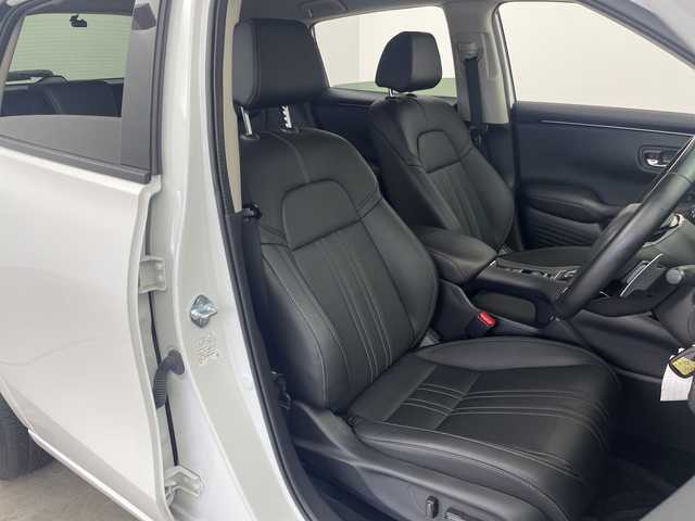 ホンダ ＺＲ－Ｖ ハイブリッド e:HEV Z 三重県 2023(令5)年 2.9万km プラチナホワイトパール Honda SENSING/●衝突軽減ブレーキ（CMBS）/●先行車発進お知らせ機能/●歩行者事故低減ステアリング/●路外逸脱抑制機能/●標識認識機能/●渋滞追従機能付アダプティブクルーズコントロール（ACC）/●車線維持支援システム（LKAS）/●トラフィックジャムアシスト（渋滞運転支援機能）/●ブラインドスポットインフォメーション/●誤発進抑制機能/●後方誤発進抑制機能/●近距離衝突軽減ブレーキ/●パーキングセンサーシステム/●後退出庫サポ―と/●アダプティブドライビングビーム/マルチビューカメラシステム/9型Honda CONNECTディスプレー/・ナビ/フルセグ/BT/スマホ連携/USB/ETC2.0車載器/ワイヤレス充電器/前後ドラレコ（DRH-224SD）/本革シート/D/Nパワーシート/運転席＆助手席シートヒーター/BOSEプレミアムサウンドシステム(12スピーカー)/ハンズフリーアクセスパワーテールゲート(予約クローズ機能付)/18インチアルミホイール(切削＋ベルリナブラック)/注：BSI後退出庫サポートレス