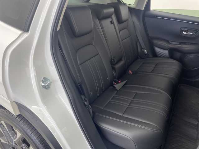ホンダ ＺＲ－Ｖ ハイブリッド e:HEV Z 三重県 2023(令5)年 2.9万km プラチナホワイトパール Honda SENSING/●衝突軽減ブレーキ（CMBS）/●先行車発進お知らせ機能/●歩行者事故低減ステアリング/●路外逸脱抑制機能/●標識認識機能/●渋滞追従機能付アダプティブクルーズコントロール（ACC）/●車線維持支援システム（LKAS）/●トラフィックジャムアシスト（渋滞運転支援機能）/●ブラインドスポットインフォメーション/●誤発進抑制機能/●後方誤発進抑制機能/●近距離衝突軽減ブレーキ/●パーキングセンサーシステム/●後退出庫サポ―と/●アダプティブドライビングビーム/マルチビューカメラシステム/9型Honda CONNECTディスプレー/・ナビ/フルセグ/BT/スマホ連携/USB/ETC2.0車載器/ワイヤレス充電器/前後ドラレコ（DRH-224SD）/本革シート/D/Nパワーシート/運転席＆助手席シートヒーター/BOSEプレミアムサウンドシステム(12スピーカー)/ハンズフリーアクセスパワーテールゲート(予約クローズ機能付)/18インチアルミホイール(切削＋ベルリナブラック)/注：BSI後退出庫サポートレス