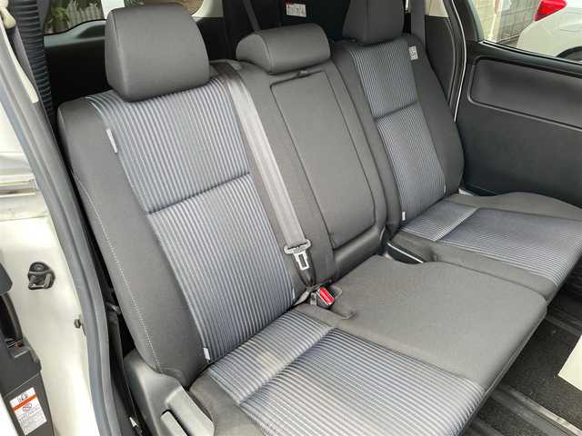 トヨタ ヴォクシー ZS 香川県 2015(平27)年 4.7万km 白 ワンオーナー/3列シート8人乗り/片側パワースライドドア/ナビ(NSZT-Y62G)/Bluetoothオーディオ/地デジ/ダウンサス/スマートキー2本/保証書/取扱説明書/アイドリングストップ/バックカメラ/純正フリップダウンモニター