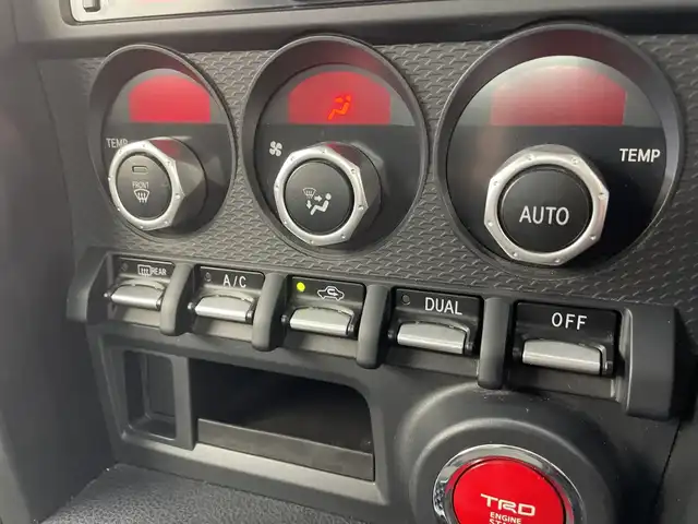 トヨタ ８６ 14R 愛知県 2016(平28)年 3.6万km アズライトブルー TRDエアロ/TRD18インチアルミホイール/純正ナビ/・Bluetooth/・CD/DVD/・フルセグテレビ/・SD音楽録音/バックカメラ/クルーズコントロール/プッシュスタートボタン/ETC/LEDヘッドライト