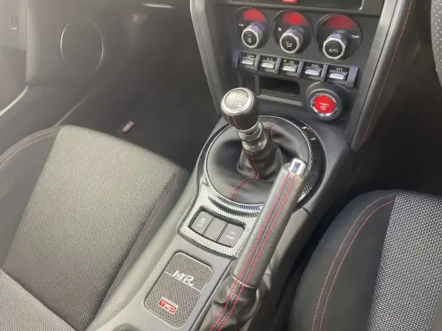 トヨタ ８６ 14R 愛知県 2016(平28)年 3.6万km アズライトブルー TRDエアロ/TRD18インチアルミホイール/純正ナビ/・Bluetooth/・CD/DVD/・フルセグテレビ/・SD音楽録音/バックカメラ/クルーズコントロール/プッシュスタートボタン/ETC/LEDヘッドライト