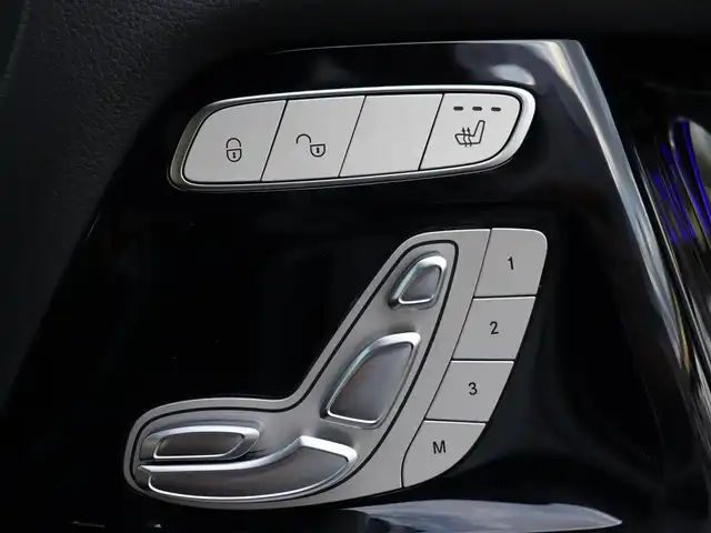 メルセデス・ベンツ ゲレンデヴァーゲン Ｇ４００ｄ AMGライン 宮城県 2022(令4)年 3.2万km 白 ラグジュアリーパッケージ/純正ナビ【ＢＴ／フルセグＴＶ／ＳＤ】/アダプティブダンピングシステム　/サンルーフ　/アダプティブクルーズコントロール　/Ｂｕｒｍｅｓｔｅｒサウンド　/３６０°カメラ　/本革黒シート　/パドルシフト/アクティブブレーキアシスト/ブラインドスポットアシスト/レーンキーピングアシスト/純正２０インチＡＷ　/アンビエントライト　/全席シートヒーター/前席メモリー付きパワーシート/ドライブレコーダー/センターデフロック/前後コーナーセンサー/純正フロアマット/電動格納ミラー/ETC2.0/キーレスゴー/禁煙車/OPボディーカラー：885　オパリスホワイト