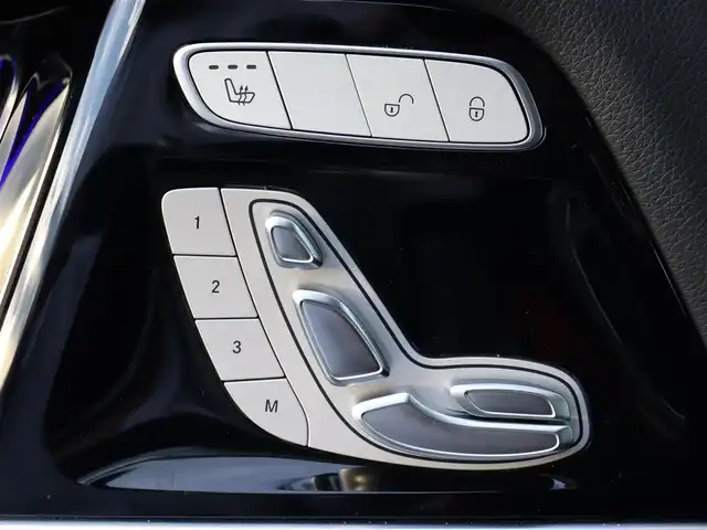 メルセデス・ベンツ ゲレンデヴァーゲン Ｇ４００ｄ AMGライン 宮城県 2022(令4)年 3.2万km 白 ラグジュアリーパッケージ/純正ナビ【ＢＴ／フルセグＴＶ／ＳＤ】/アダプティブダンピングシステム　/サンルーフ　/アダプティブクルーズコントロール　/Ｂｕｒｍｅｓｔｅｒサウンド　/３６０°カメラ　/本革黒シート　/パドルシフト/アクティブブレーキアシスト/ブラインドスポットアシスト/レーンキーピングアシスト/純正２０インチＡＷ　/アンビエントライト　/全席シートヒーター/前席メモリー付きパワーシート/ドライブレコーダー/センターデフロック/前後コーナーセンサー/純正フロアマット/電動格納ミラー/ETC2.0/キーレスゴー/禁煙車/OPボディーカラー：885　オパリスホワイト