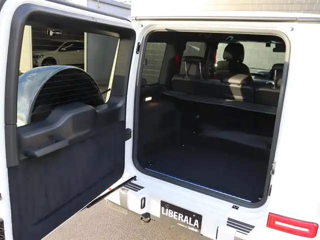 メルセデス・ベンツ ゲレンデヴァーゲン Ｇ４００ｄ AMGライン 宮城県 2022(令4)年 3.2万km 白 ラグジュアリーパッケージ/純正ナビ【ＢＴ／フルセグＴＶ／ＳＤ】/アダプティブダンピングシステム　/サンルーフ　/アダプティブクルーズコントロール　/Ｂｕｒｍｅｓｔｅｒサウンド　/３６０°カメラ　/本革黒シート　/パドルシフト/アクティブブレーキアシスト/ブラインドスポットアシスト/レーンキーピングアシスト/純正２０インチＡＷ　/アンビエントライト　/全席シートヒーター/前席メモリー付きパワーシート/ドライブレコーダー/センターデフロック/前後コーナーセンサー/純正フロアマット/電動格納ミラー/ETC2.0/キーレスゴー/禁煙車/OPボディーカラー：885　オパリスホワイト