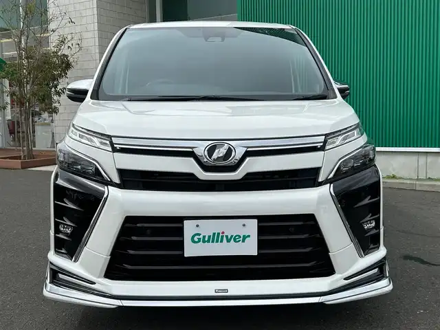 トヨタ ヴォクシー ZS 煌Ⅱ 宮城県 2020(令2)年 6.8万km ホワイトパールクリスタルシャイン モデリスタエアロ（F/S/R）/モデリスタマフラーカッター/セーフティセンス/・プリクラッシュセーフティ/・レーンディパーチャーアラート/・オートマチックハイビーム/先行車発進告知機能/インテリジェントクリアランスソナー/アルパイン12.8インチフリップダウンモニター/アルパイン11インチナビ（EX11NX）/・CD/DVD/・Bluetooth/・フルセグTV/バックカメラ/ビルトインETC/両側パワースライドドア/革調シートカバー/社外シフトノブ/革巻きステアリング/クルーズコントロール/LEDヘッドランプ/フォグランプ/オートライト/スマートキー＆プッシュスタート/電動格納ミラー/純正16インチAW/フロアマット/ドアバイザー/Wエアバッグ