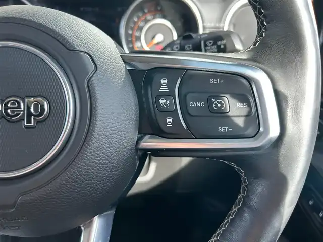 クライスラー・ジープ ジープ ラングラー アンリミテッド サハラ 石川県 2020(令2)年 3.6万km グレー 純正ナビ　/ＡＣＣ　/レザーシート　/シートヒーター（前席）/ドライブレコーダー（前後）　/フロント／バックカメラ　/背面タイヤ　/ＵＳＢ　/Ｂｌｕｅｔｏｏｔｈ　/ＬＥＤヘッドライト　/フォグライト　/フロアマット　/ドアバイザー