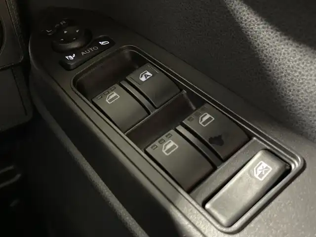 ダイハツ タント カスタム RS 福岡県 2025(令7)年 0.4万km ブラックマイカメタリック/シャイニングホワイトパール 禁煙車/社外メモリナビ/・AM/FM/BT/フルセグTV/・バックモニター/スマートアシスト/両側パワースライドドア/ハーフレザーシート/・シートヒーター（D/N）/電子パーキング/・ブレーキホールド/革巻きステアリング/・ステアリングリモコン/・パドルシフト/LEDヘッドライト/・オートライト/・フォグランプ/ETC/後席シェード/純正ラバーマット/純正15インチアルミホイール