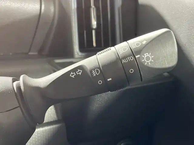 ダイハツ タント カスタム RS 福岡県 2025(令7)年 0.4万km ブラックマイカメタリック/シャイニングホワイトパール 禁煙車/社外メモリナビ/・AM/FM/BT/フルセグTV/・バックモニター/スマートアシスト/両側パワースライドドア/ハーフレザーシート/・シートヒーター（D/N）/電子パーキング/・ブレーキホールド/革巻きステアリング/・ステアリングリモコン/・パドルシフト/LEDヘッドライト/・オートライト/・フォグランプ/ETC/後席シェード/純正ラバーマット/純正15インチアルミホイール