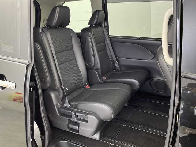 日産 セレナ e－パワー ハイウェイスター V 愛知県 2020(令2)年 3.4万km ダイヤモンドブラック /禁煙車//純正ナビ(MM520D-L)//フルセグTV//ブルーレイ視聴可//ETC//バックカメラ//アラウンドビューモニター//純正ドライブレコーダー//純正後席フリップダウンモニター//セーフティパックA//プロパイロット//エマージェンシーブレーキ//レーンディパーチャーウォーニング//ブラインドスポットモニター//リヤクロストラフィックアラート//踏み間違い防止//ふらつき警報//フロント&バックソナー//アダプティブLEDヘッドライト//オートライト//LEDフォグランプ//両側ハンズフリーパワースライドドア//スライドドアサンシェード//デュアルバックドア//ネオソフィール防水シート//前席シートヒーター//2列目超ロングスライドキャプテンシート//3列目スライドスマートアップシート//純正16インチアルミホイール//純正ドアバイザー//純正フロアマット//革巻きステアリング//ステアリングスイッチ//ステアリングヒーター//プッシュスタート//電動格納ミラーウィンカー//アイドリングストップ//電子パーキングブレーキ//ブレーキホールド//新車保証書・取扱説明書//スペアキー