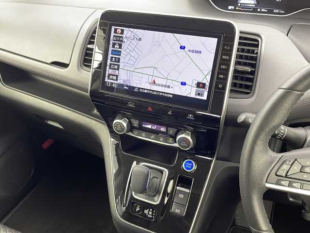 日産 セレナ e－パワー ハイウェイスター V 愛知県 2020(令2)年 3.4万km ダイヤモンドブラック /禁煙車//純正ナビ(MM520D-L)//フルセグTV//ブルーレイ視聴可//ETC//バックカメラ//アラウンドビューモニター//純正ドライブレコーダー//純正後席フリップダウンモニター//セーフティパックA//プロパイロット//エマージェンシーブレーキ//レーンディパーチャーウォーニング//ブラインドスポットモニター//リヤクロストラフィックアラート//踏み間違い防止//ふらつき警報//フロント&バックソナー//アダプティブLEDヘッドライト//オートライト//LEDフォグランプ//両側ハンズフリーパワースライドドア//スライドドアサンシェード//デュアルバックドア//ネオソフィール防水シート//前席シートヒーター//2列目超ロングスライドキャプテンシート//3列目スライドスマートアップシート//純正16インチアルミホイール//純正ドアバイザー//純正フロアマット//革巻きステアリング//ステアリングスイッチ//ステアリングヒーター//プッシュスタート//電動格納ミラーウィンカー//アイドリングストップ//電子パーキングブレーキ//ブレーキホールド//新車保証書・取扱説明書//スペアキー