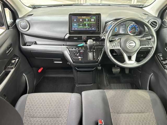 日産 デイズ ハイウェイスターX 静岡県 2024(令6)年 0.9万km ブラック 純正ディスプレイオーディオ/Bluetooth/ラジオ/HDMI/USB/Apple Carplay/Andoroid Auto/主要装備/・全方位カメラ　/・ドライブレコーダー　/・スマートキー　/・ＥＴＣ　/・純正ディスプレイオーディオ　/・アイドリングストップ　/・オートライト　/・ＳＯＳコール　/・ステアリングリモコン　/・プッシュスタート　/・フォグランプ　/・スペアキー/・純正アルミホイール/・純正フロアマット