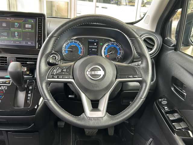 日産 デイズ ハイウェイスターX 静岡県 2024(令6)年 0.9万km ブラック 純正ディスプレイオーディオ/Bluetooth/ラジオ/HDMI/USB/Apple Carplay/Andoroid Auto/主要装備/・全方位カメラ　/・ドライブレコーダー　/・スマートキー　/・ＥＴＣ　/・純正ディスプレイオーディオ　/・アイドリングストップ　/・オートライト　/・ＳＯＳコール　/・ステアリングリモコン　/・プッシュスタート　/・フォグランプ　/・スペアキー/・純正アルミホイール/・純正フロアマット