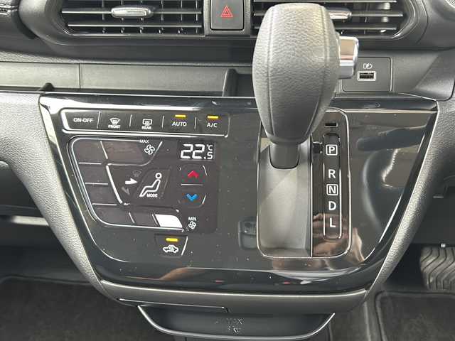 日産 デイズ ハイウェイスターX 静岡県 2024(令6)年 0.9万km ブラック 純正ディスプレイオーディオ/Bluetooth/ラジオ/HDMI/USB/Apple Carplay/Andoroid Auto/主要装備/・全方位カメラ　/・ドライブレコーダー　/・スマートキー　/・ＥＴＣ　/・純正ディスプレイオーディオ　/・アイドリングストップ　/・オートライト　/・ＳＯＳコール　/・ステアリングリモコン　/・プッシュスタート　/・フォグランプ　/・スペアキー/・純正アルミホイール/・純正フロアマット