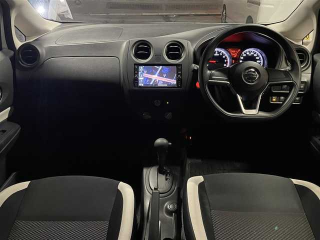 日産 ノート X 愛知県 2019(平31)年 2.5万km ブリリアントシルバー /禁煙/ワンオーナー//ディーラー整備記録簿R1.2.3.4.5.7//純正ナビ/フルセグ/BT//ETC//アイドリングストップ//車線逸脱防止機能//エンジンブレーキ//コーナーセンサー//プッシュスタート/スマートキー//電動格納ウィンカーミラー//ヘッドライトレベライザー//シートリフター//純正フロアマット//純正ドアバイザー//保証書