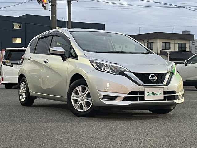 日産 ノート X 愛知県 2019(平31)年 2.5万km ブリリアントシルバー /禁煙/ワンオーナー//ディーラー整備記録簿R1.2.3.4.5.7//純正ナビ/フルセグ/BT//ETC//アイドリングストップ//車線逸脱防止機能//エンジンブレーキ//コーナーセンサー//プッシュスタート/スマートキー//電動格納ウィンカーミラー//ヘッドライトレベライザー//シートリフター//純正フロアマット//純正ドアバイザー//保証書