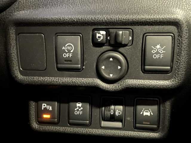 日産 ノート X 愛知県 2019(平31)年 2.5万km ブリリアントシルバー /禁煙/ワンオーナー//ディーラー整備記録簿R1.2.3.4.5.7//純正ナビ/フルセグ/BT//ETC//アイドリングストップ//車線逸脱防止機能//エンジンブレーキ//コーナーセンサー//プッシュスタート/スマートキー//電動格納ウィンカーミラー//ヘッドライトレベライザー//シートリフター//純正フロアマット//純正ドアバイザー//保証書