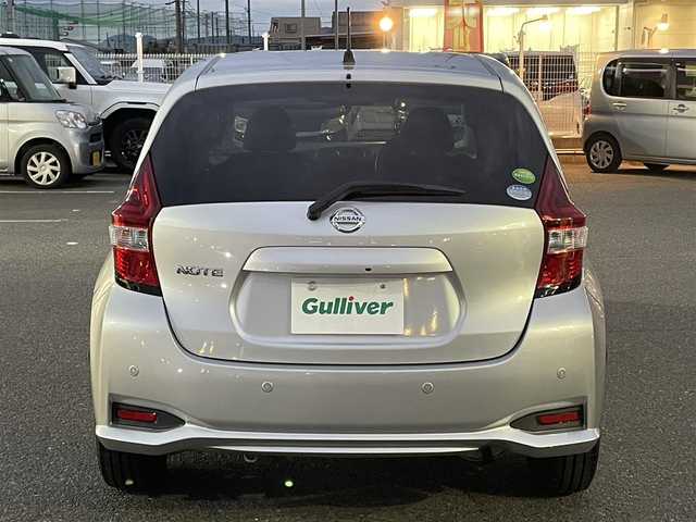 日産 ノート X 愛知県 2019(平31)年 2.5万km ブリリアントシルバー /禁煙/ワンオーナー//ディーラー整備記録簿R1.2.3.4.5.7//純正ナビ/フルセグ/BT//ETC//アイドリングストップ//車線逸脱防止機能//エンジンブレーキ//コーナーセンサー//プッシュスタート/スマートキー//電動格納ウィンカーミラー//ヘッドライトレベライザー//シートリフター//純正フロアマット//純正ドアバイザー//保証書