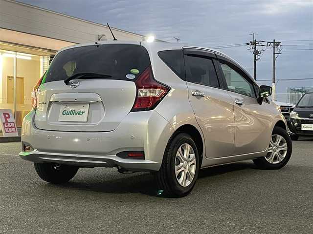 日産 ノート X 愛知県 2019(平31)年 2.5万km ブリリアントシルバー /禁煙/ワンオーナー//ディーラー整備記録簿R1.2.3.4.5.7//純正ナビ/フルセグ/BT//ETC//アイドリングストップ//車線逸脱防止機能//エンジンブレーキ//コーナーセンサー//プッシュスタート/スマートキー//電動格納ウィンカーミラー//ヘッドライトレベライザー//シートリフター//純正フロアマット//純正ドアバイザー//保証書