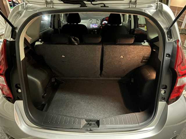 日産 ノート X 愛知県 2019(平31)年 2.5万km ブリリアントシルバー /禁煙/ワンオーナー//ディーラー整備記録簿R1.2.3.4.5.7//純正ナビ/フルセグ/BT//ETC//アイドリングストップ//車線逸脱防止機能//エンジンブレーキ//コーナーセンサー//プッシュスタート/スマートキー//電動格納ウィンカーミラー//ヘッドライトレベライザー//シートリフター//純正フロアマット//純正ドアバイザー//保証書